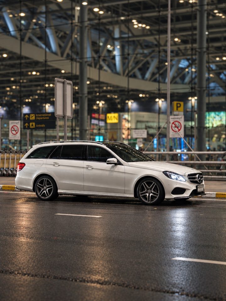 奔驰E300 Estate